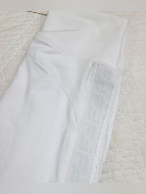 WORN ONCE Fabletics White 7/8th Length Leggings with Subtle Side Logo